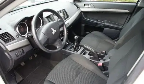 MITSUBISHI Lancer 