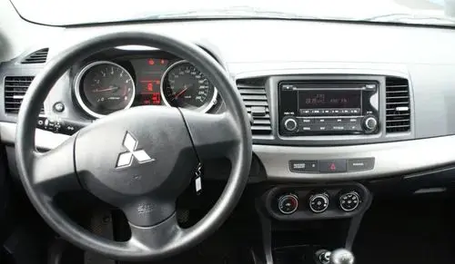 MITSUBISHI Lancer 
