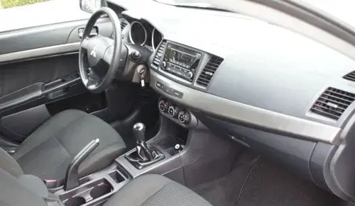 MITSUBISHI Lancer 