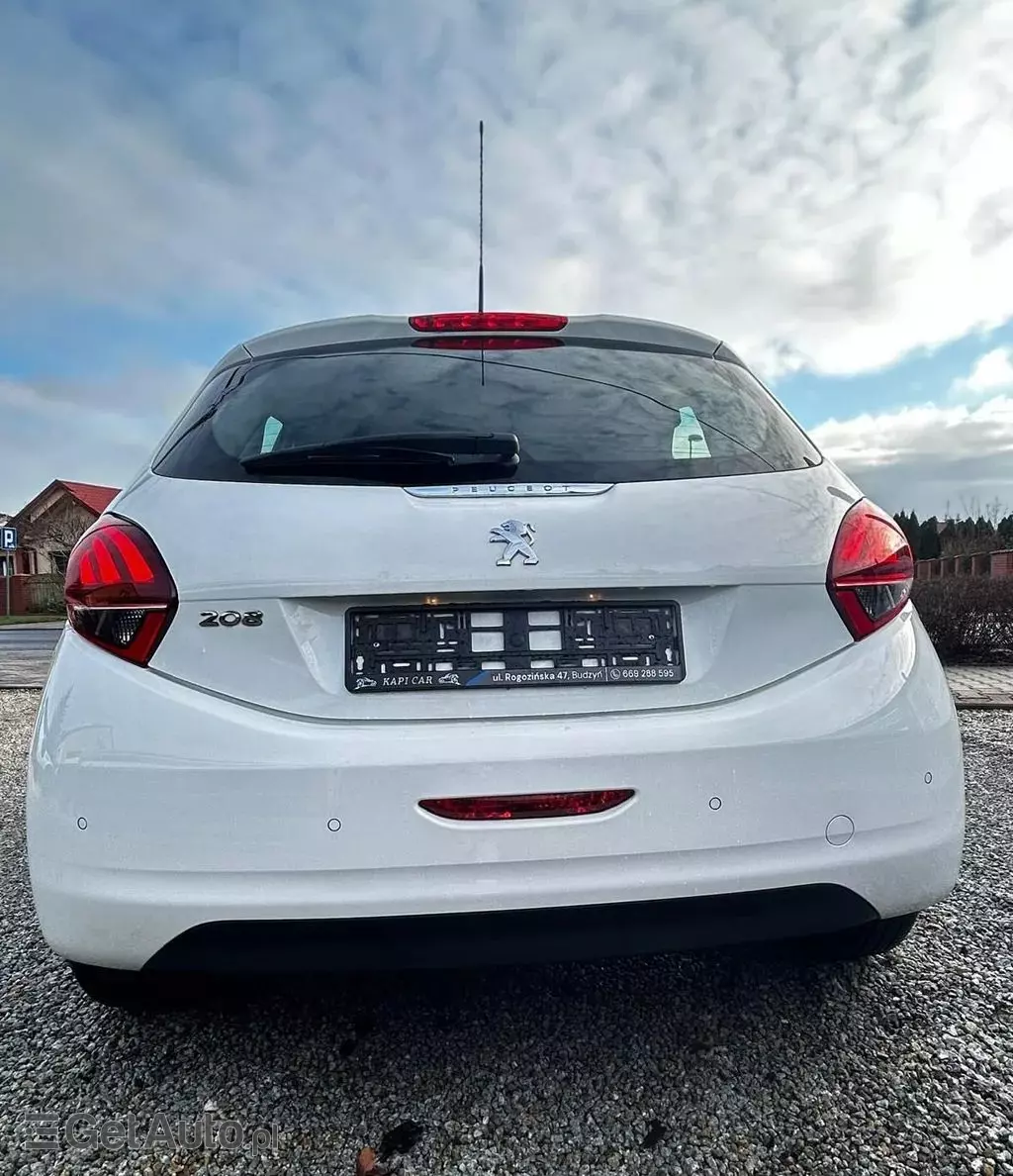 PEUGEOT 208 