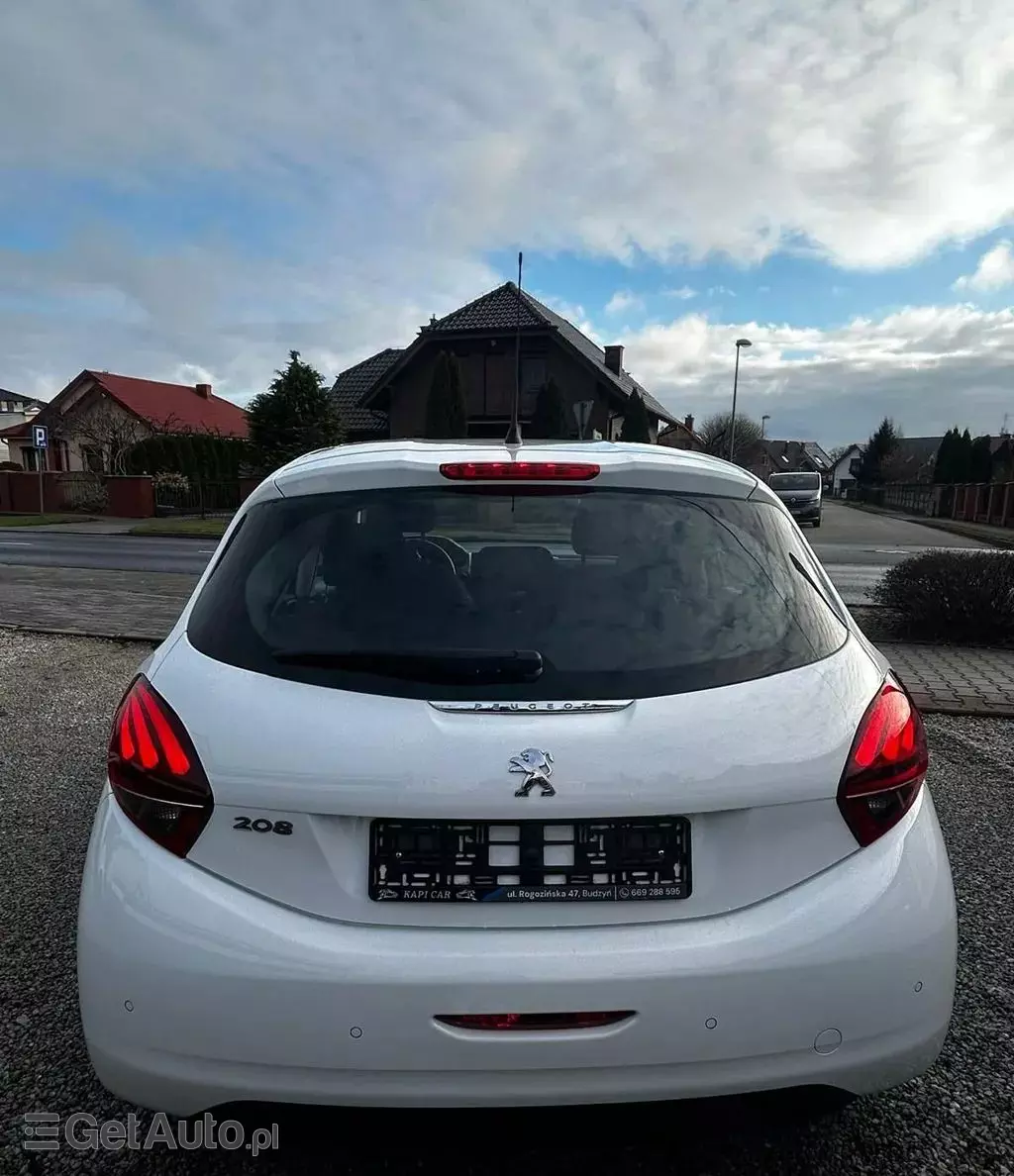PEUGEOT 208 