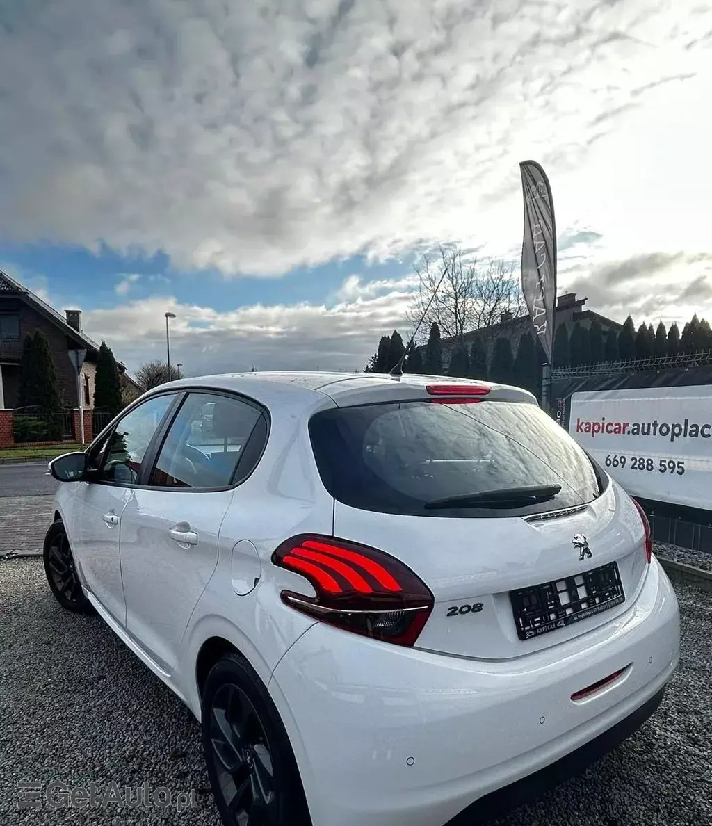 PEUGEOT 208 