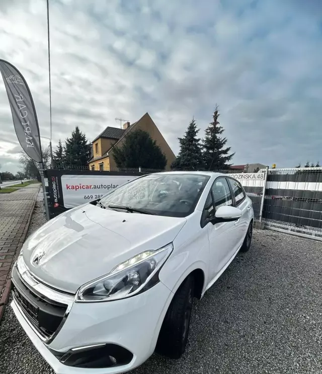 PEUGEOT 208 