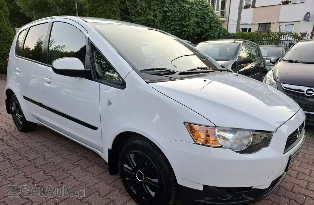 MITSUBISHI Colt 