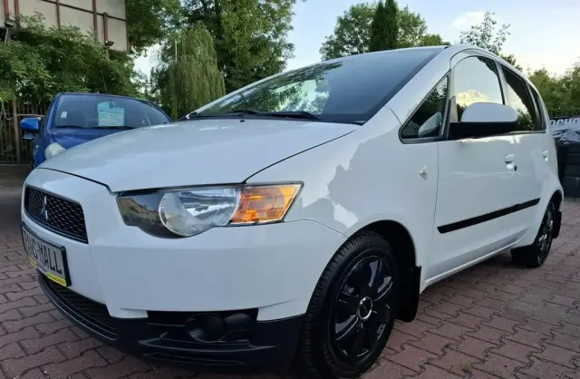MITSUBISHI Colt 