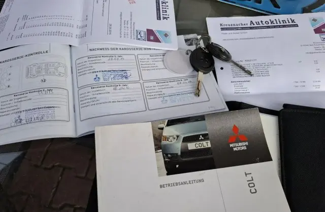 MITSUBISHI Colt 