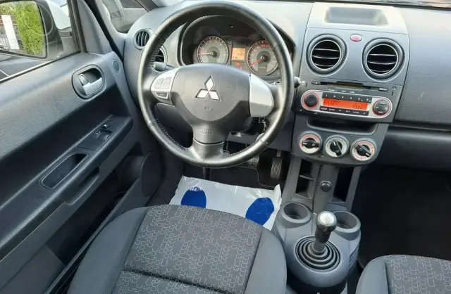 MITSUBISHI Colt 