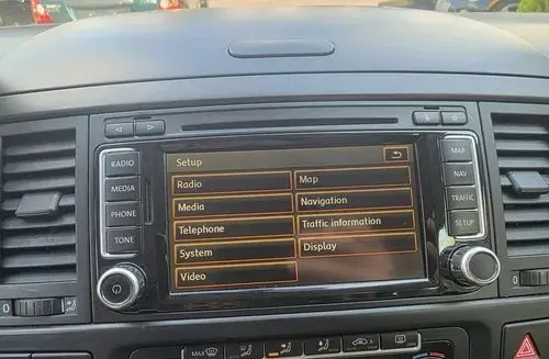 VOLKSWAGEN Multivan 