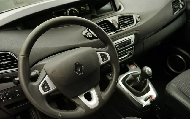 RENAULT Scenic 