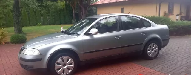 VOLKSWAGEN Passat 1.9 TDI (130 KM) 5 MT