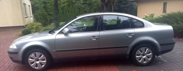 VOLKSWAGEN Passat 1.9 TDI (130 KM) 5 MT