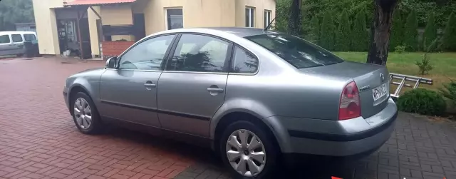 VOLKSWAGEN Passat 1.9 TDI (130 KM) 5 MT