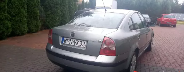 VOLKSWAGEN Passat 1.9 TDI (130 KM) 5 MT
