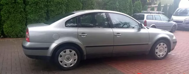 VOLKSWAGEN Passat 1.9 TDI (130 KM) 5 MT