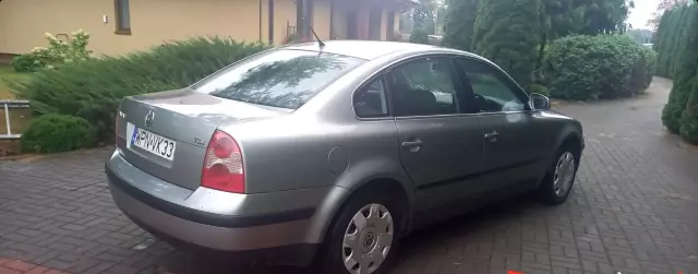 VOLKSWAGEN Passat 1.9 TDI (130 KM) 5 MT