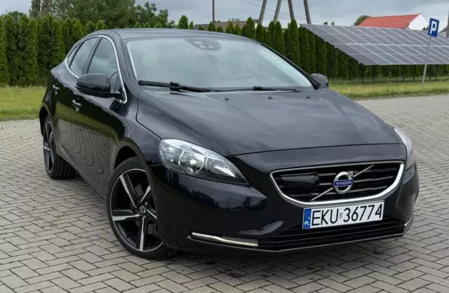 VOLVO V40 
