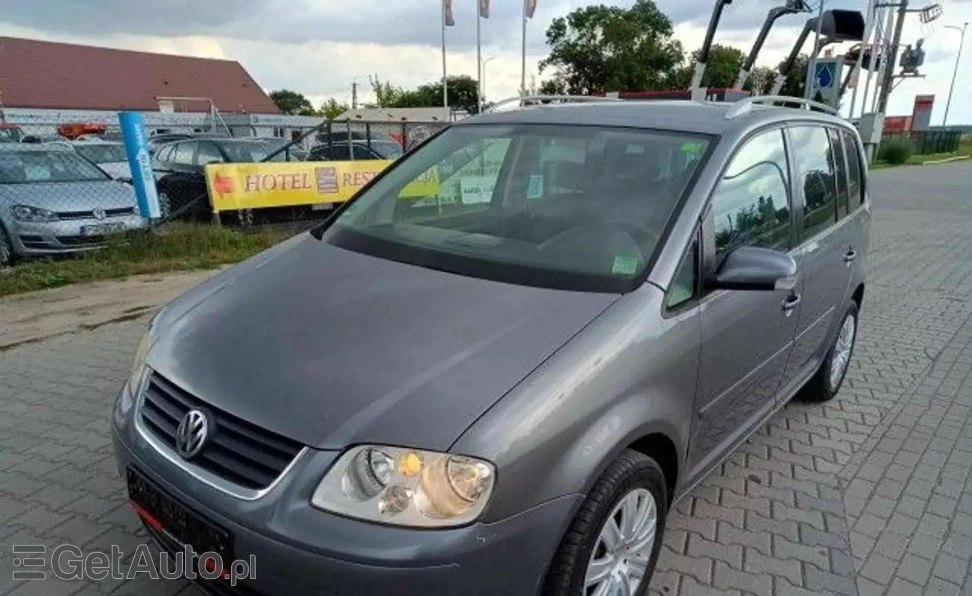 VOLKSWAGEN Touran 