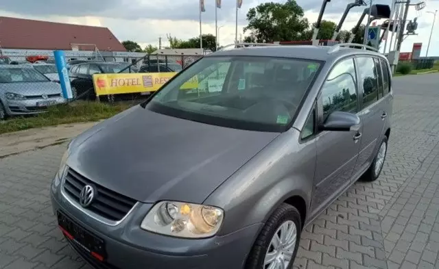 VOLKSWAGEN Touran 