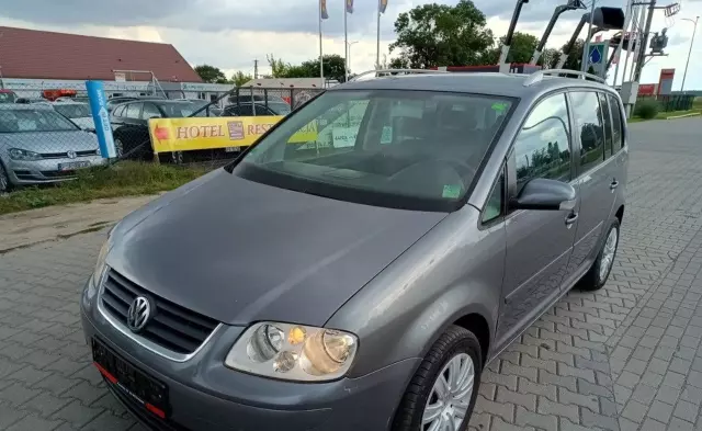VOLKSWAGEN Touran 