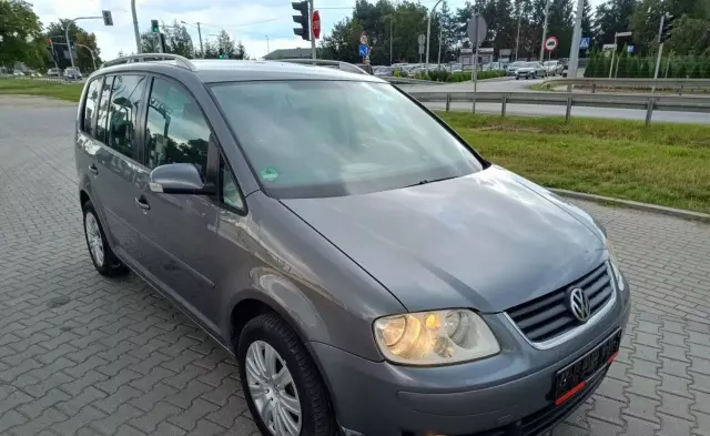 VOLKSWAGEN Touran 