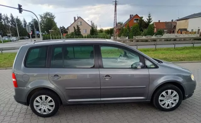 VOLKSWAGEN Touran 