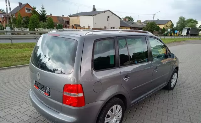 VOLKSWAGEN Touran 