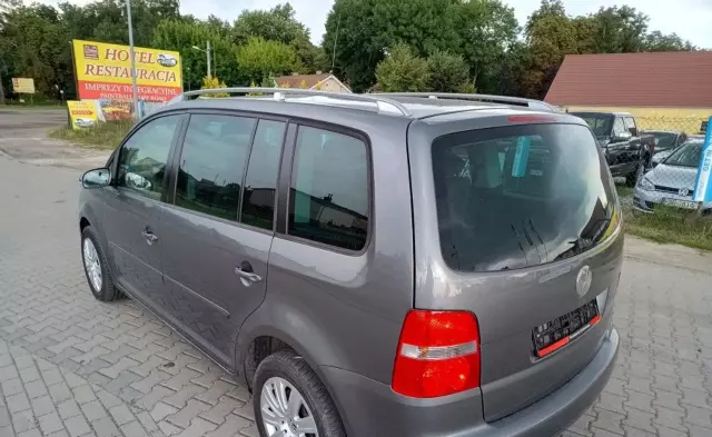 VOLKSWAGEN Touran 