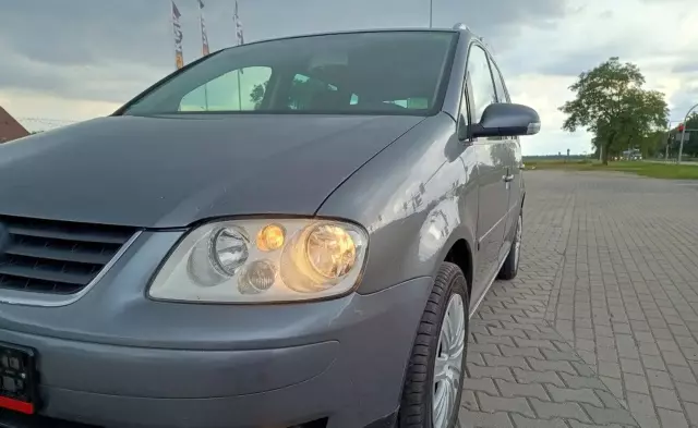 VOLKSWAGEN Touran 