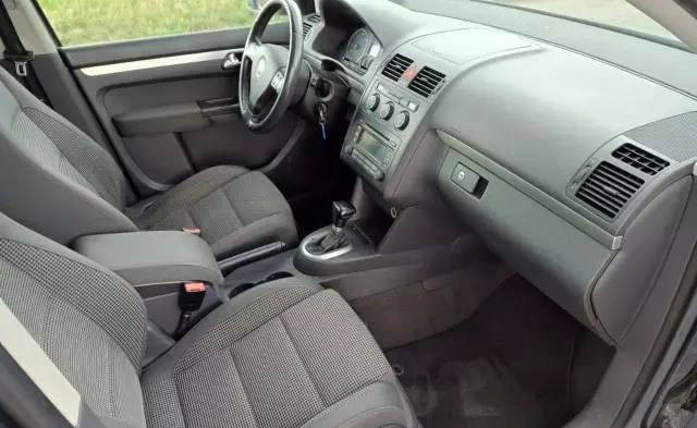 VOLKSWAGEN Touran 