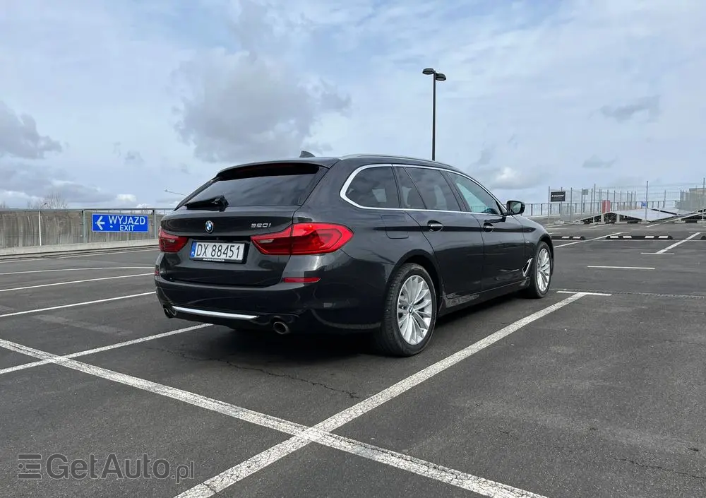 BMW Seria 5 520i Luxury Line