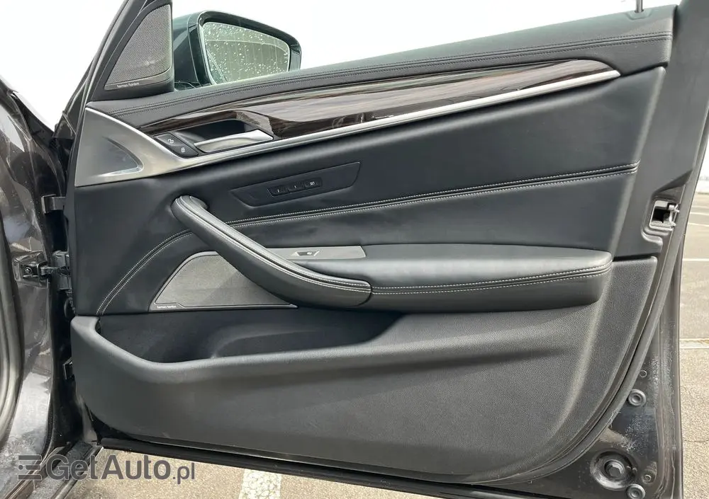 BMW Seria 5 520i Luxury Line