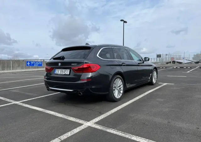 BMW Seria 5 520i Luxury Line