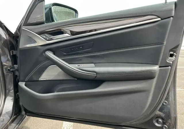 BMW Seria 5 520i Luxury Line