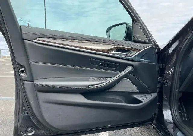 BMW Seria 5 520i Luxury Line