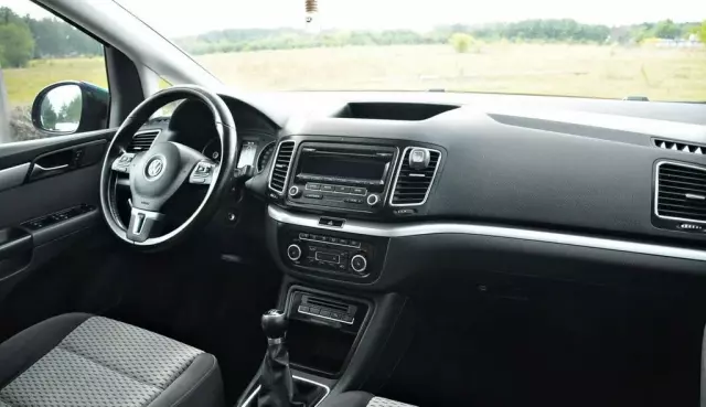 VOLKSWAGEN Sharan 