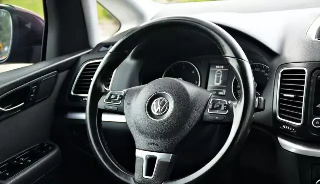 VOLKSWAGEN Sharan 