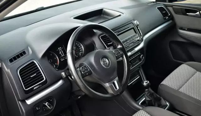 VOLKSWAGEN Sharan 