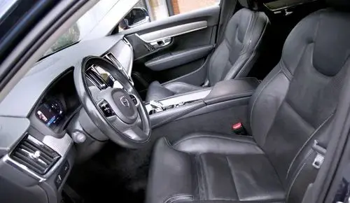 VOLVO V90 