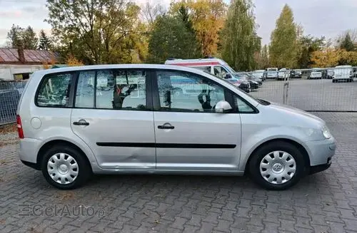 VOLKSWAGEN Touran 