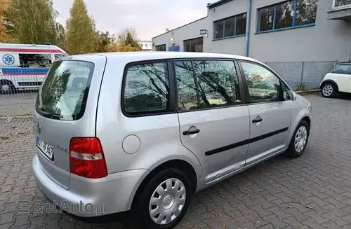 VOLKSWAGEN Touran 