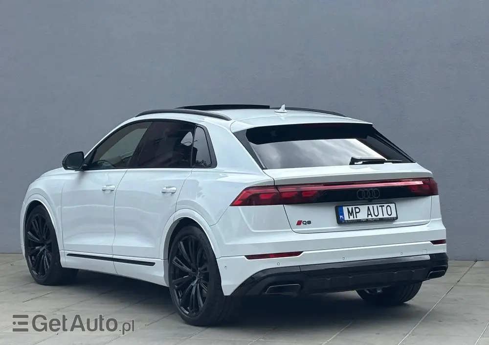 AUDI Q8 