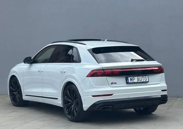 AUDI Q8 