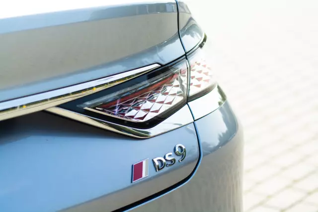 DS. AUTOMOBILES Inny DS9