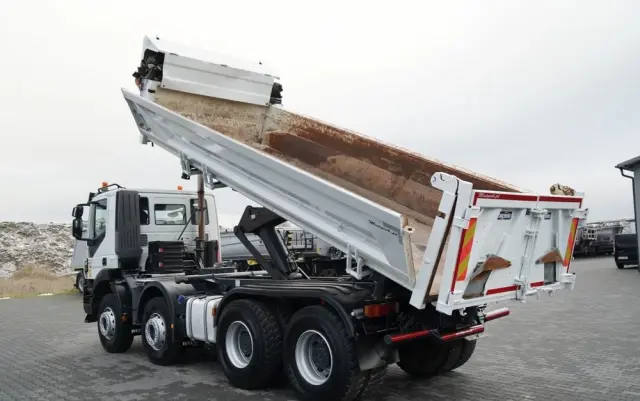 IVECO TRAKKER 450 / 8x4 / WYWROTKA / HYDROBURTA / BORDMATIC / EURO 6 / 