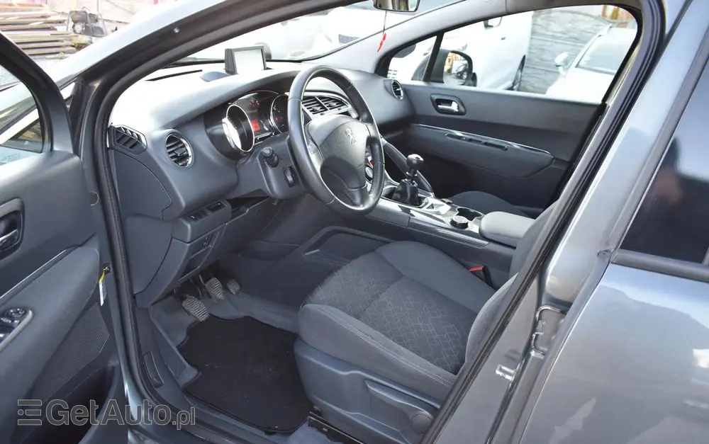 PEUGEOT 3008 HDi 115 Allure