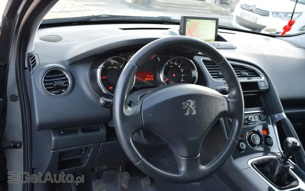 PEUGEOT 3008 HDi 115 Allure