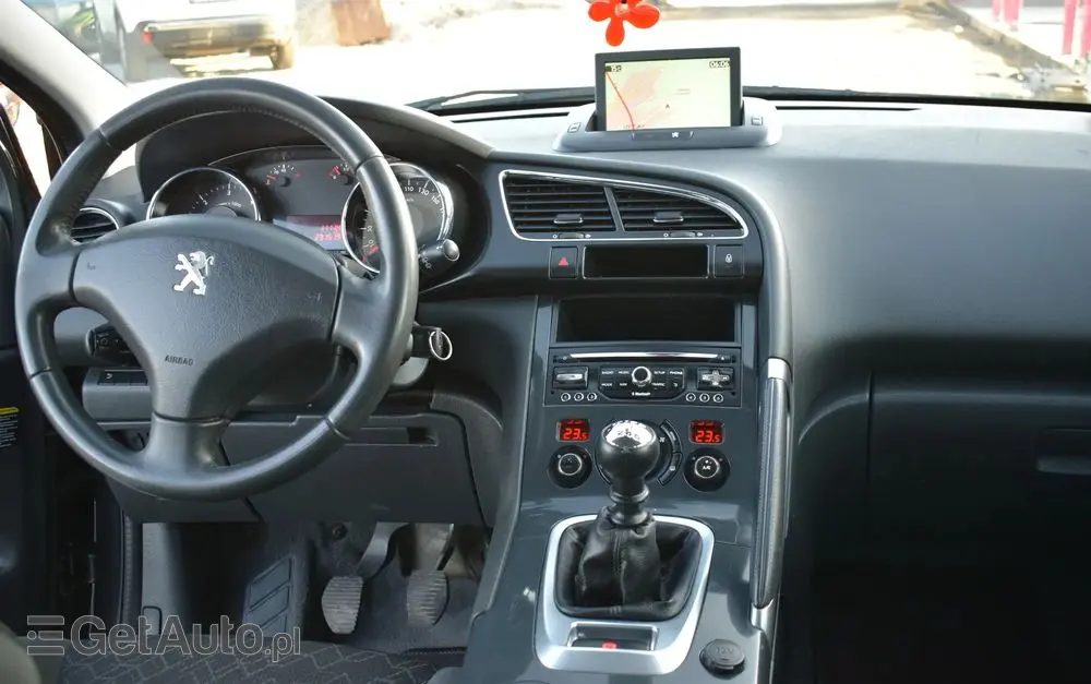 PEUGEOT 3008 HDi 115 Allure