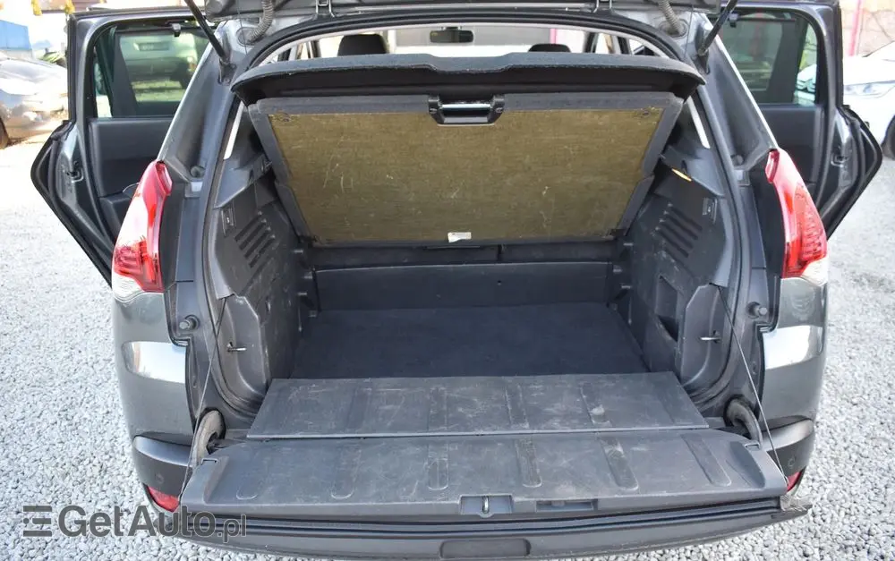 PEUGEOT 3008 HDi 115 Allure