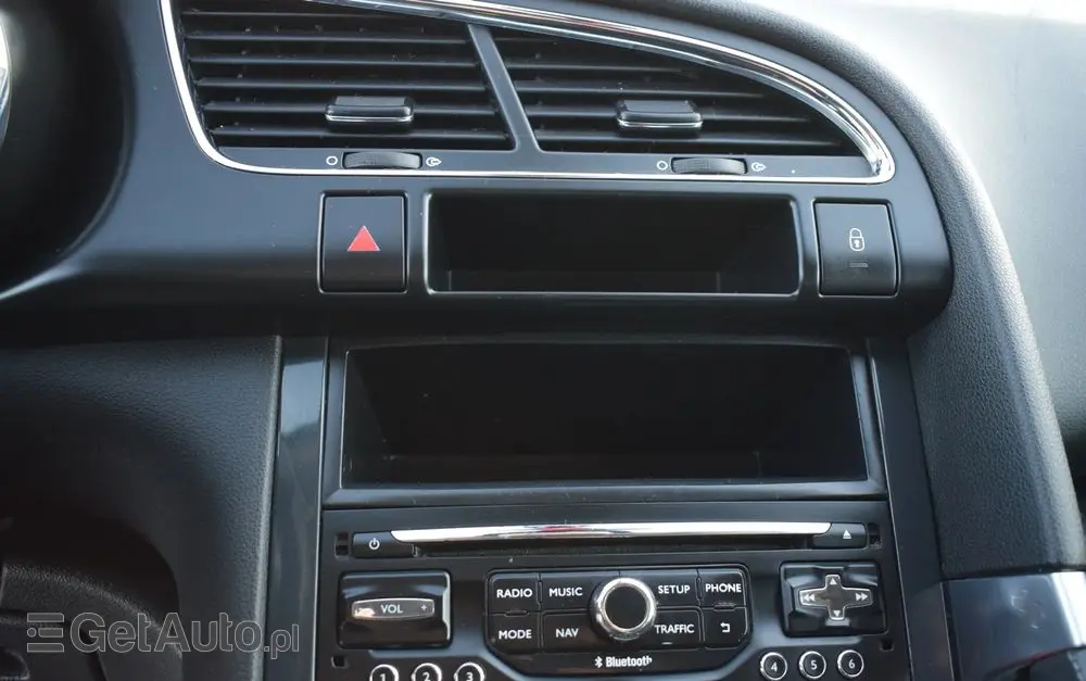 PEUGEOT 3008 HDi 115 Allure