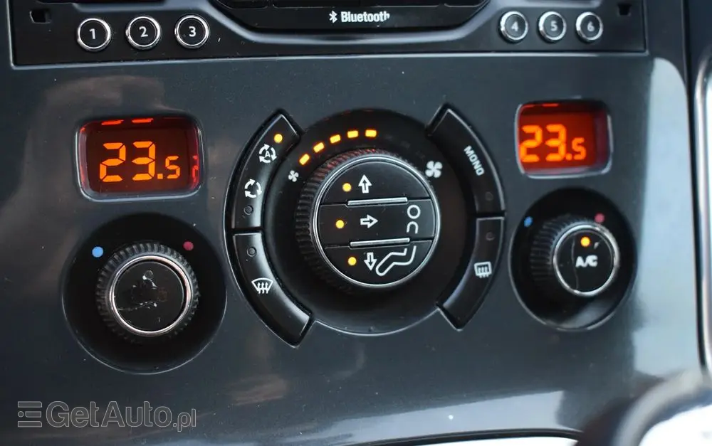 PEUGEOT 3008 HDi 115 Allure